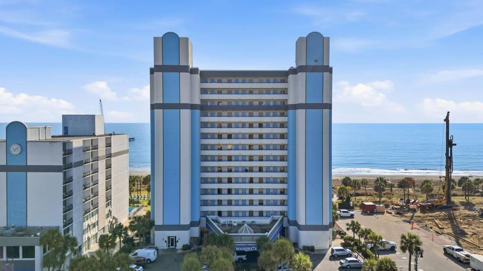 Sapphire Sea at Boardwalk Tower w Lazy River House in Myrtle Beach