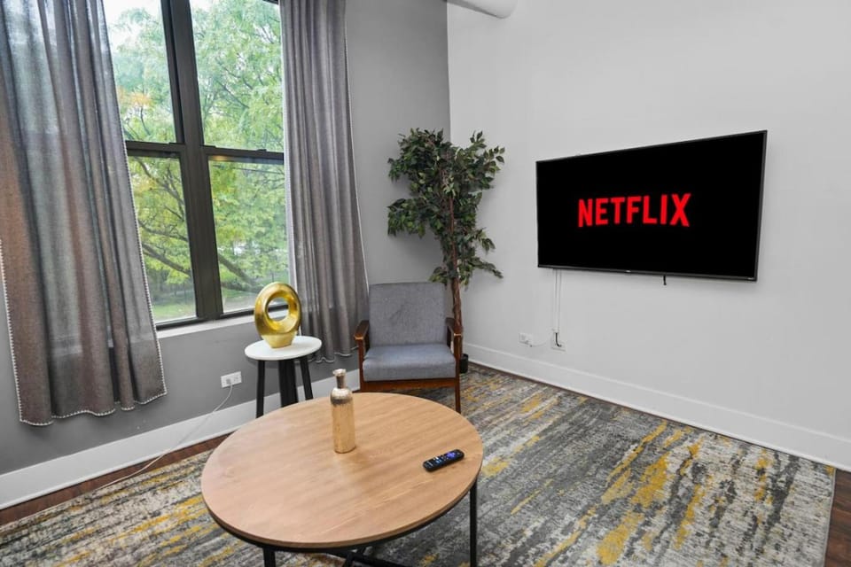 Cozy Chicago Smoke Ok 3BR Suite Near McCormick Apartment in South Loop