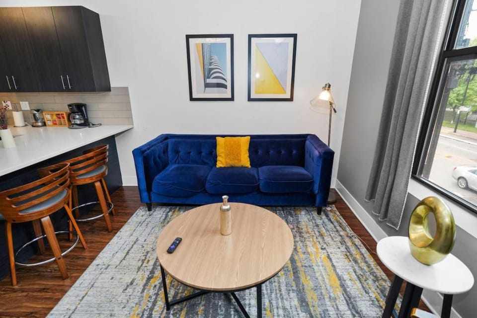 Cozy Chicago Smoke Ok 3BR Suite Near McCormick Apartment in South Loop