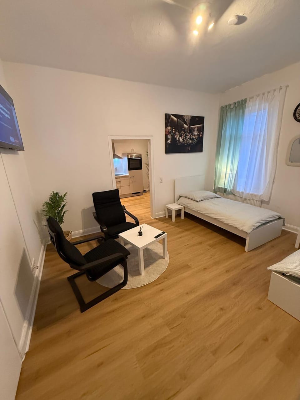 TV and multimedia, Photo of the whole room, Bedroom