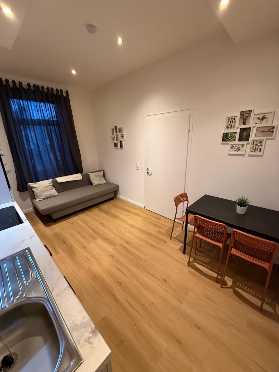 Kitchen or kitchenette, Seating area