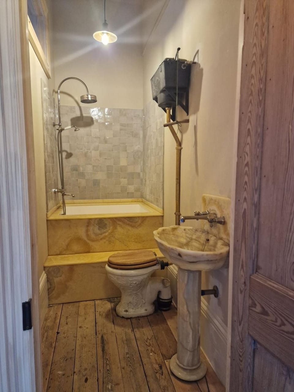 Sea Sprite -large sunny clifftop holiday apartment & private garden Apartment in Margate