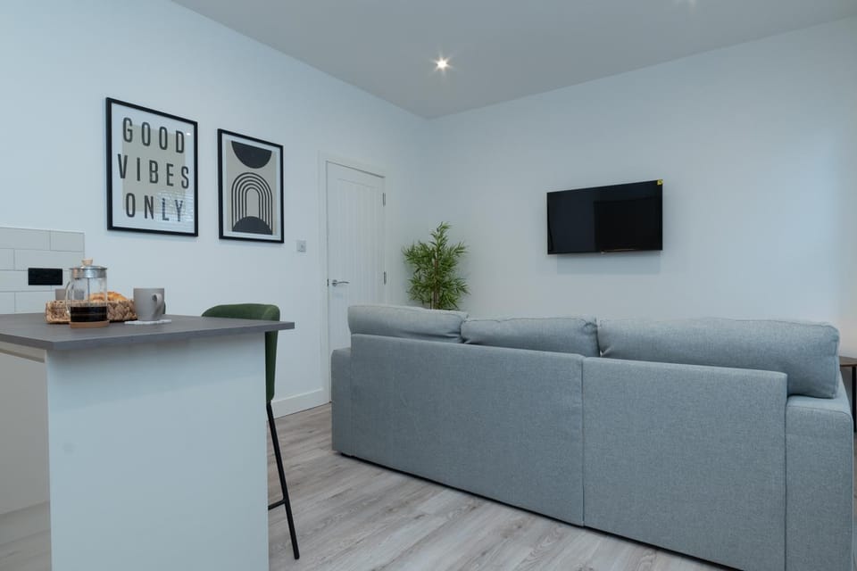 TV and multimedia, Coffee/tea facilities, Kitchen or kitchenette, Living room, Seating area, minibar