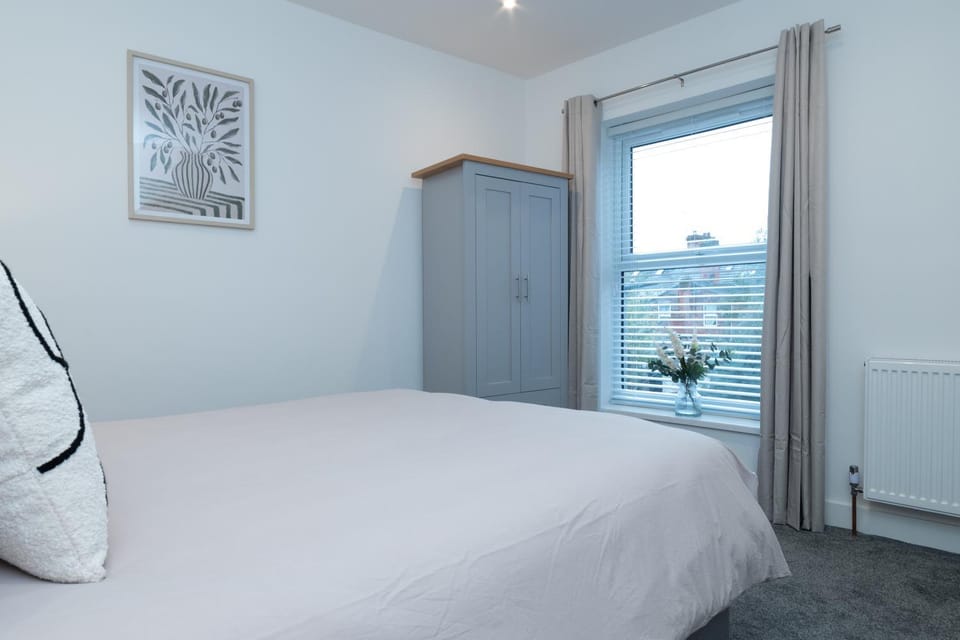 Bedroom, wardrobe