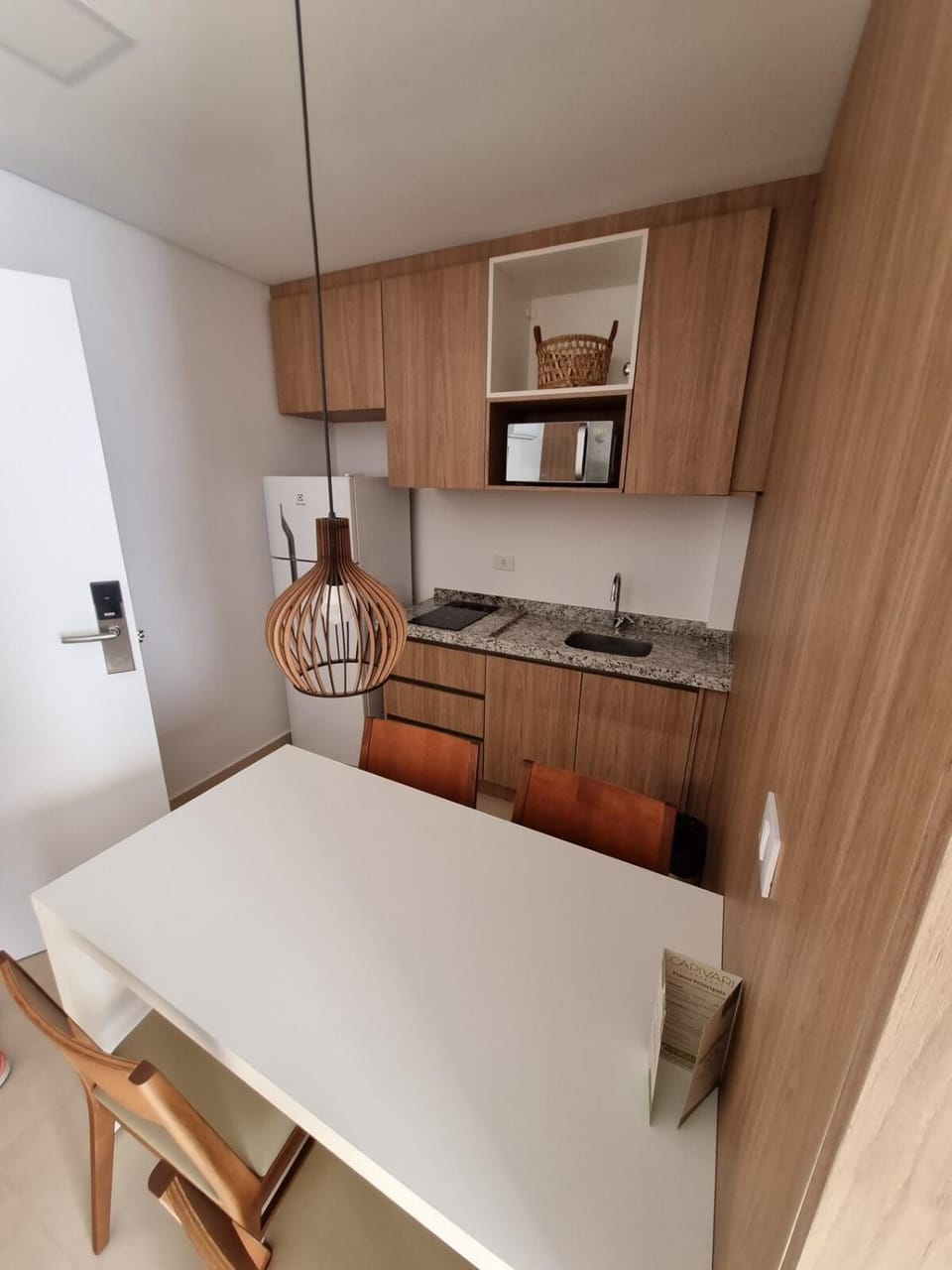 Kitchen or kitchenette, Dining area, minibar, stove