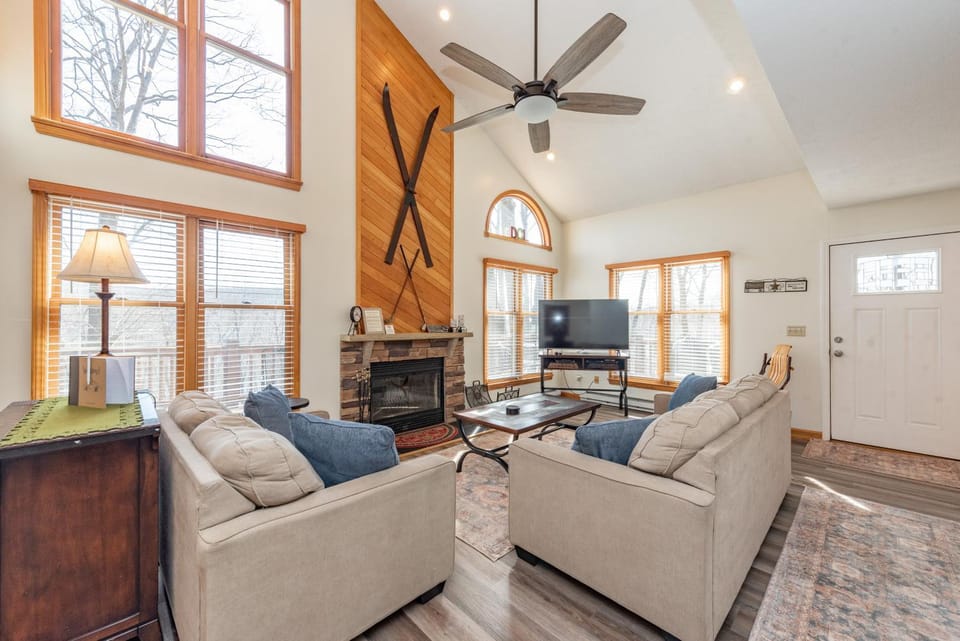 Dreamers Overlook by Railey Vacations House in Deep Creek Lake