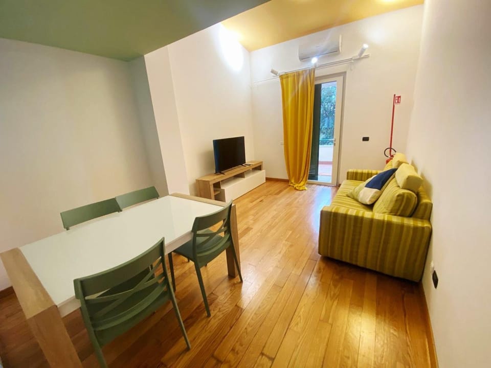 Communal lounge/ TV room, Dining area
