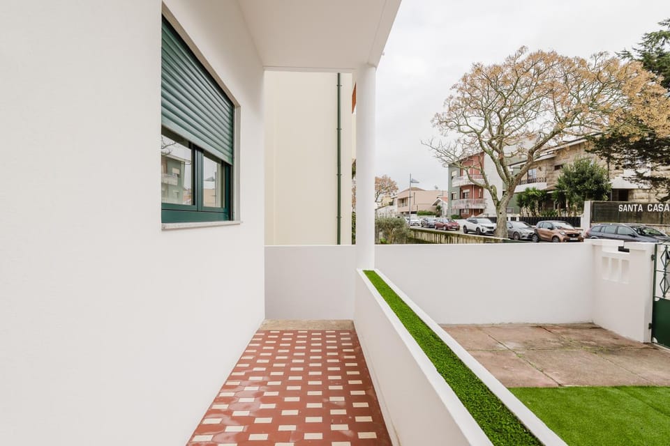 Property building, Day, Street view, Location, Parking
