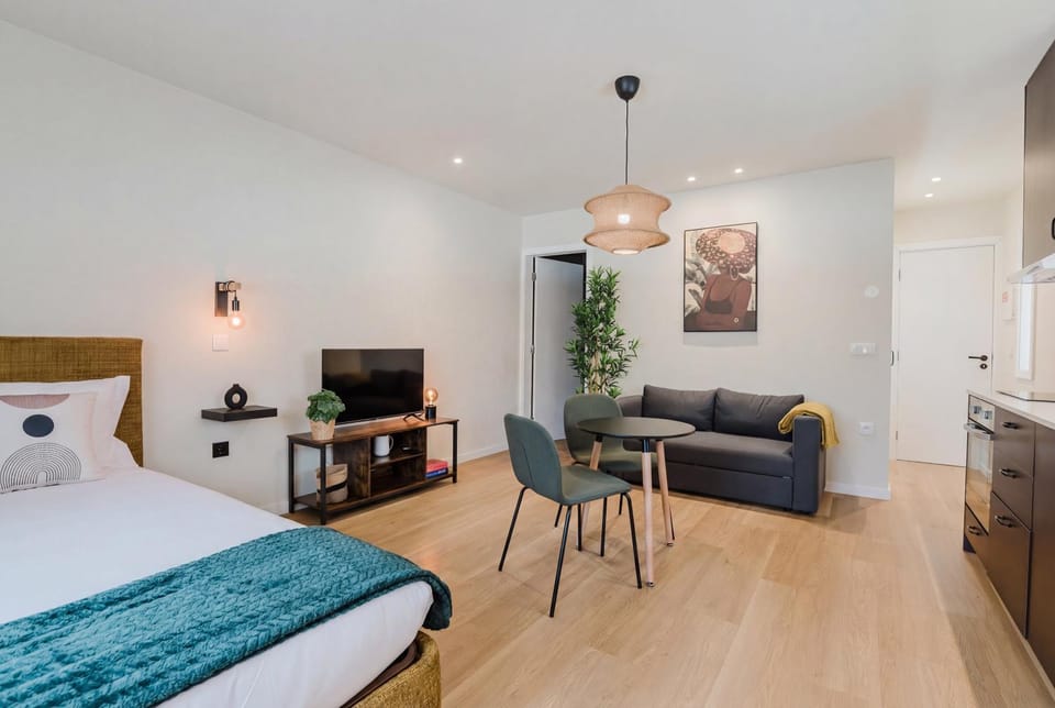 Communal lounge/ TV room, Bed, TV and multimedia, Living room, Bedroom