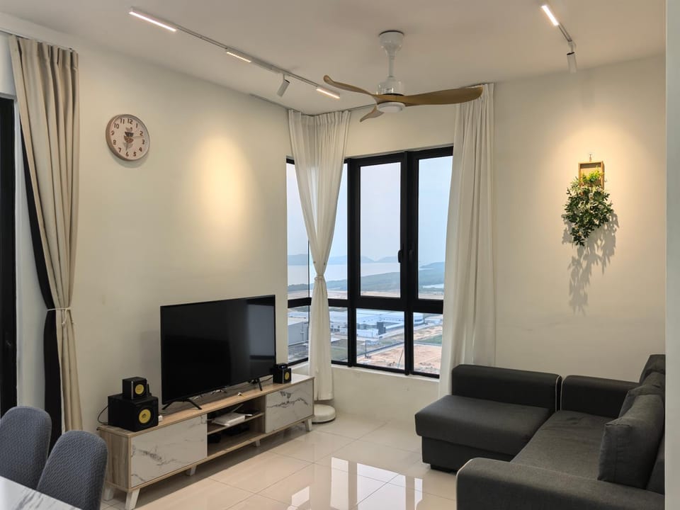 Batu Kawan Sunset Seaview Condo near Ikea & Design Village Apartment in Penang