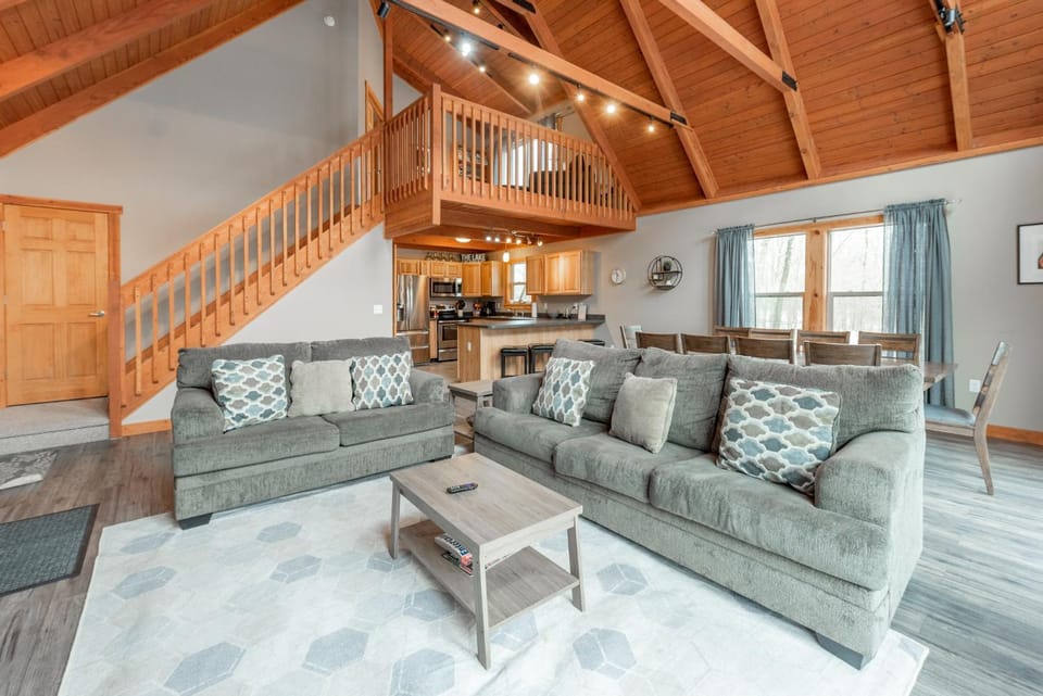 Dunshire Chalet by Railey Vacations House in Deep Creek Lake
