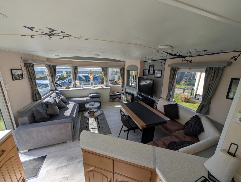 Communal lounge/ TV room, Living room