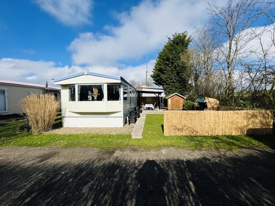 Property building, Facade/entrance, Off site