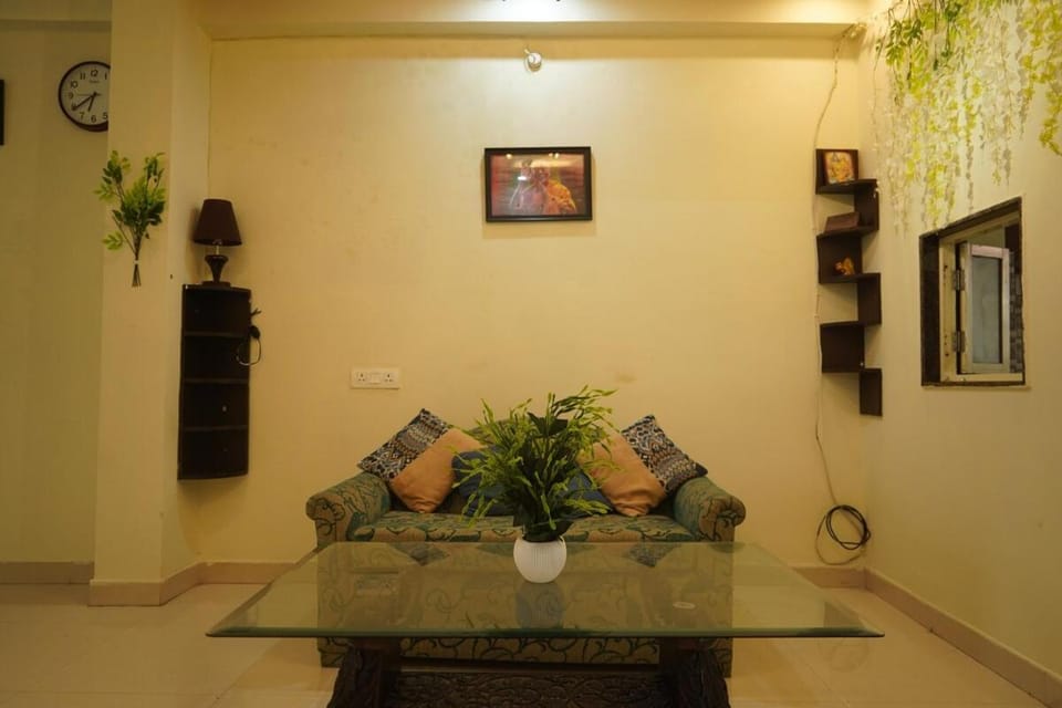 Lakshman Villa Suites near kashi vishwanathTemple and Ghat Apartment in Varanasi