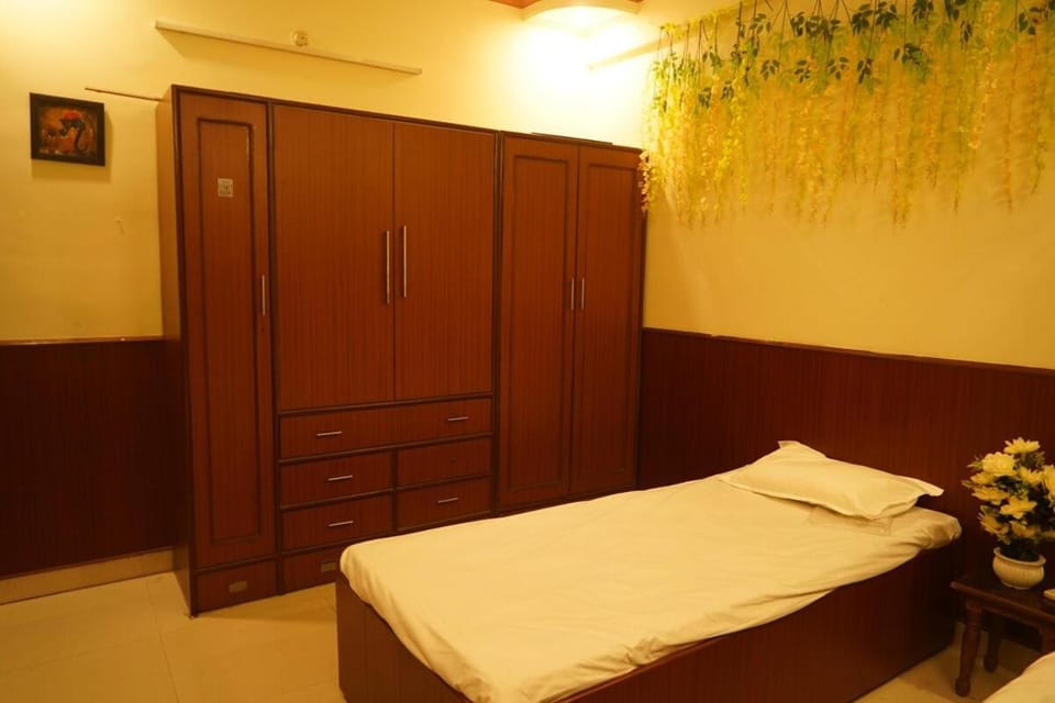 Lakshman Villa Suites near kashi vishwanathTemple and Ghat Apartment in Varanasi