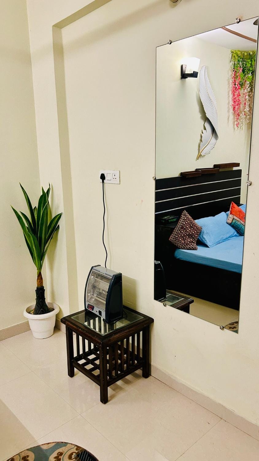 Lakshman Villa Suites near kashi vishwanathTemple and Ghat Apartment in Varanasi