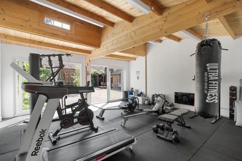 Country House - Pool Hot Tub Tennis Courts Gym House in Taunton Deane