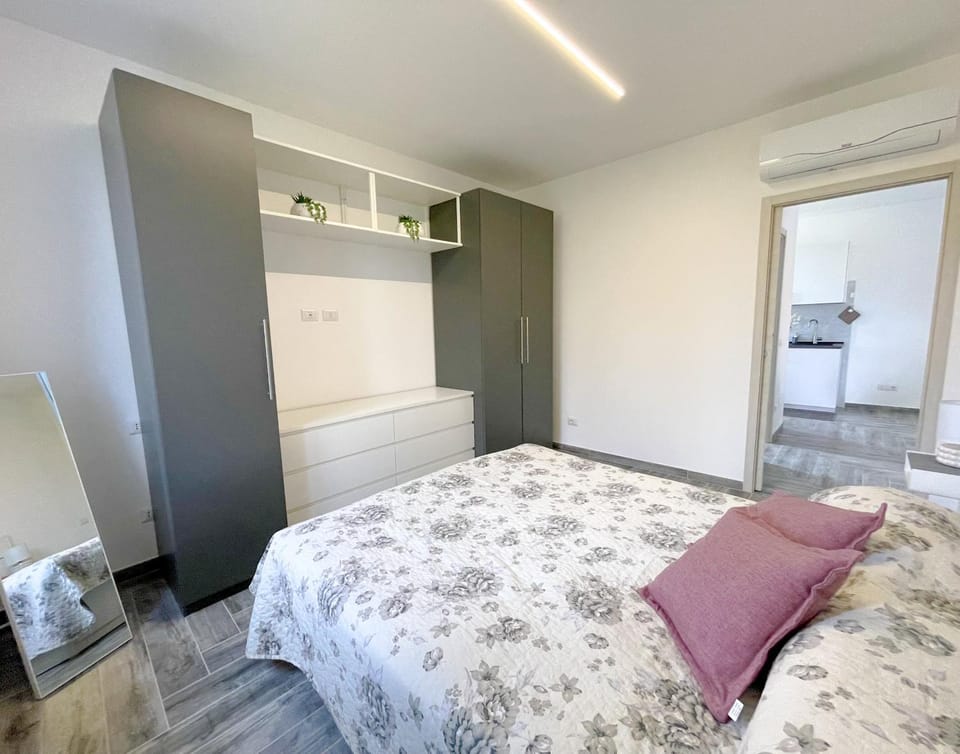 Bed, Photo of the whole room, Bedroom, wardrobe