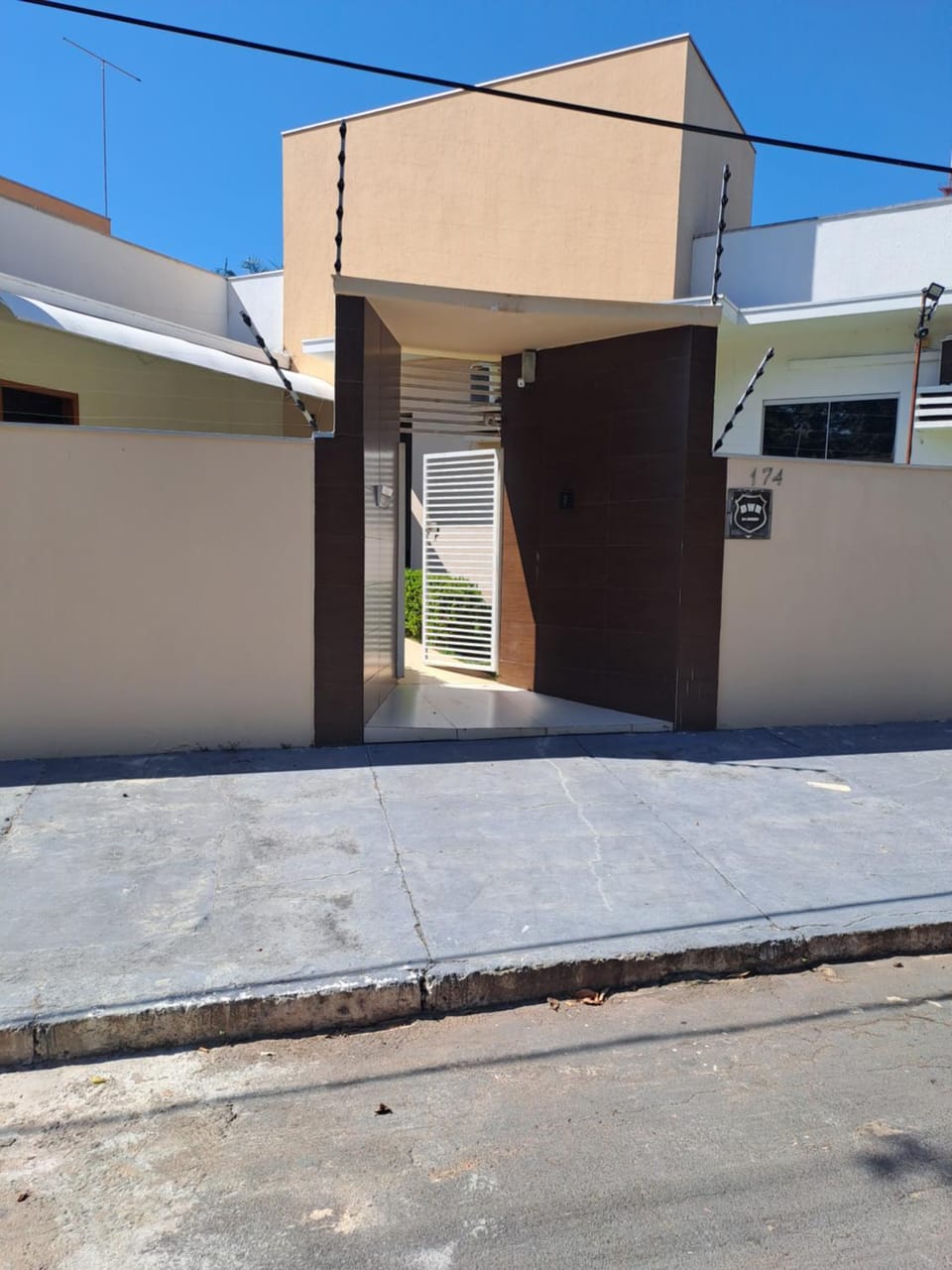 Facade/entrance