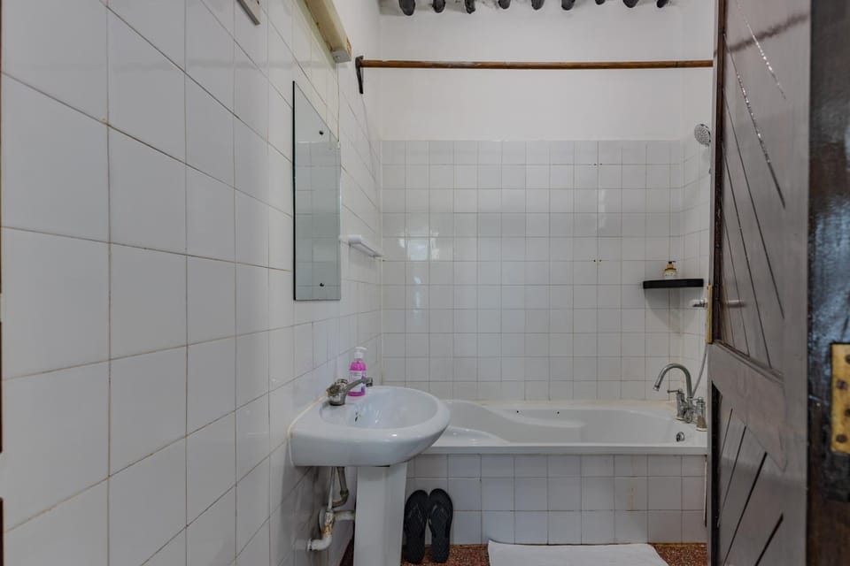 Bathroom, Bath