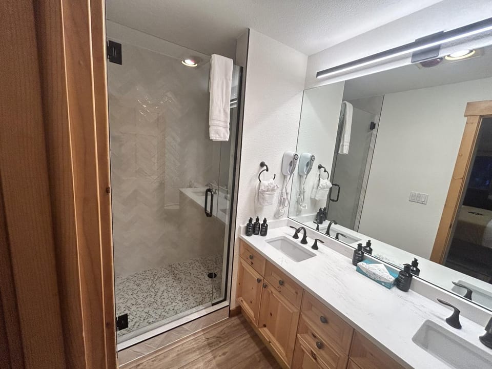 Renovated 3BR Mountain Condo - Kids Ski Free condo Apartment in Keystone