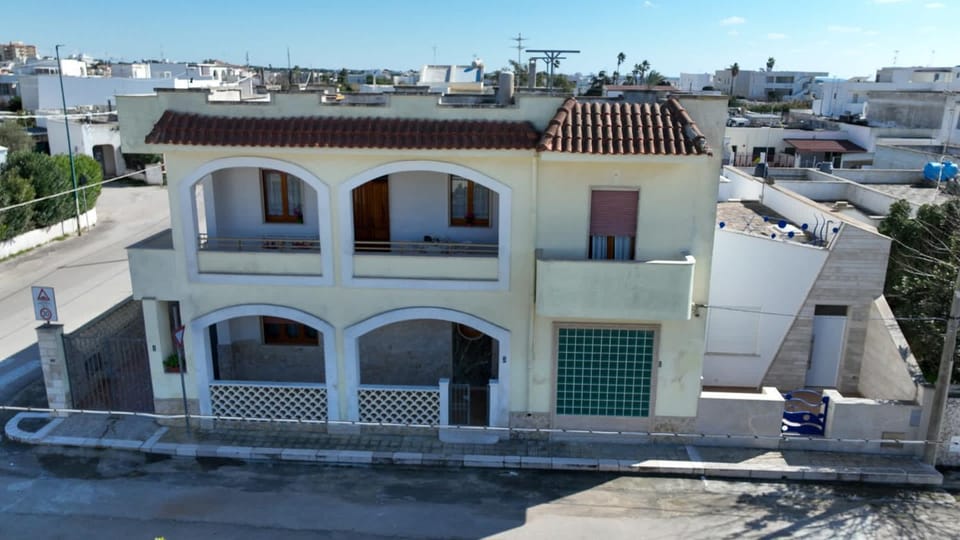Casa Giglio 1 dx a soli 200 mt dalla spiaggia di Scala di Furno Porto Cesareo House in Apulia