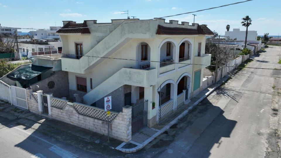 Casa Giglio 1 dx a soli 200 mt dalla spiaggia di Scala di Furno Porto Cesareo House in Apulia