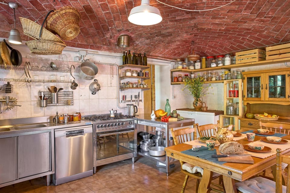 Coffee/tea facilities, Kitchen or kitchenette, Dining area, Communal kitchen, dishwasher, oven, stove, kitchen