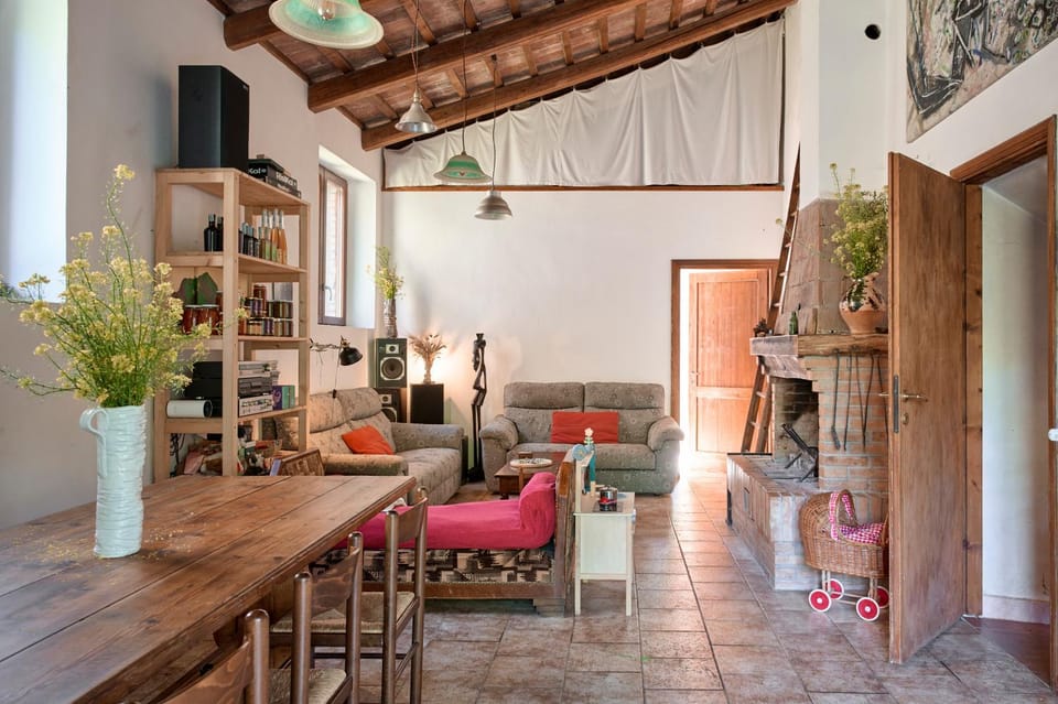 Communal lounge/ TV room, Living room, Seating area, Dining area, fireplace, Internal: Not applicable to any particular room