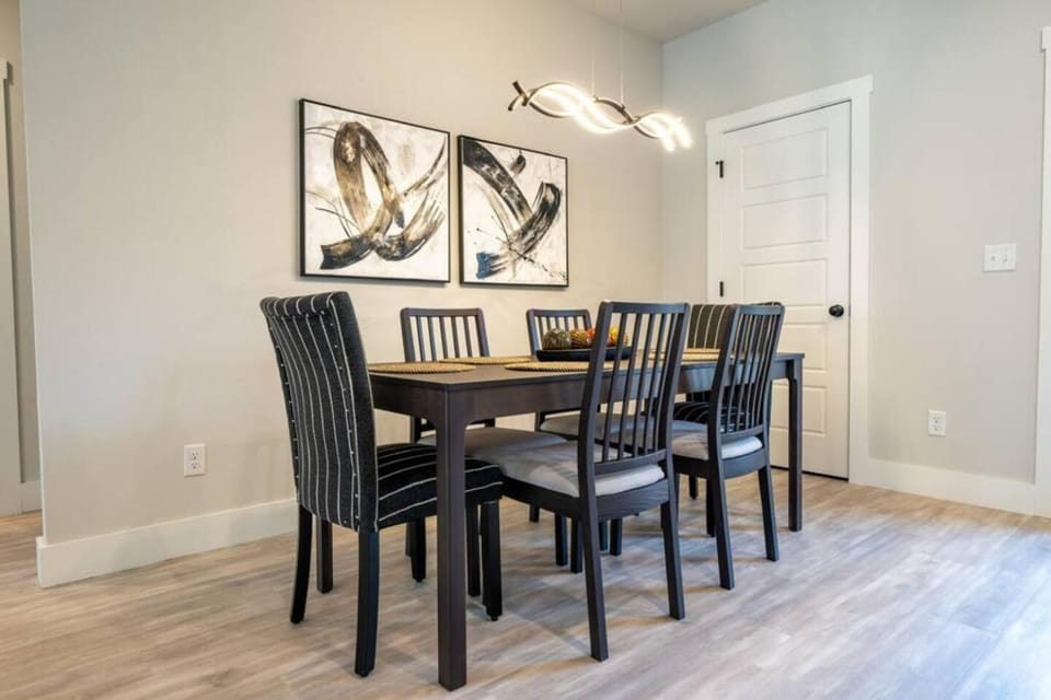 Modern Retreat near Back 40 & Lake Norwood House in Bella Vista