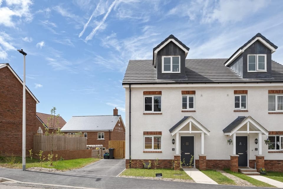 Modern Family Home with Private Garden & Parking House in Exmouth