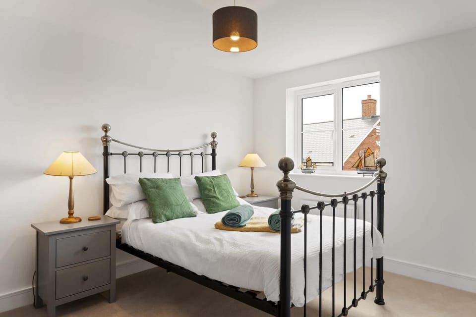 Modern Family Home with Private Garden & Parking House in Exmouth