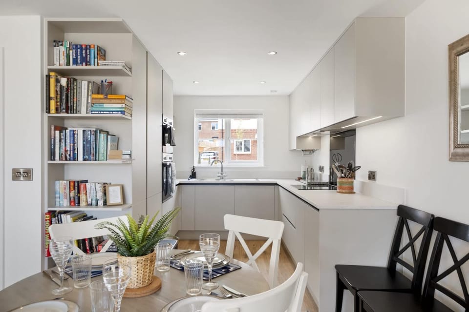 Modern Family Home with Private Garden & Parking House in Exmouth