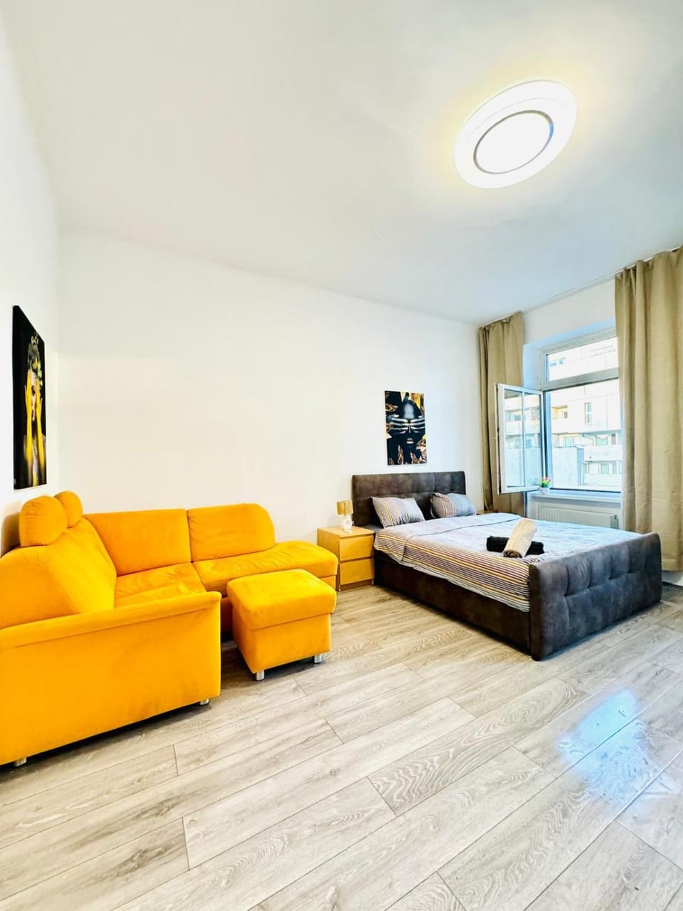 Bed, Seating area, Bedroom
