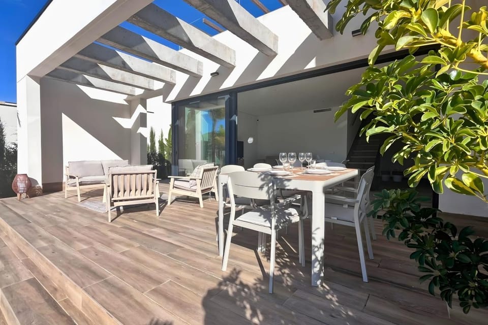 Patio, Day, Balcony/Terrace