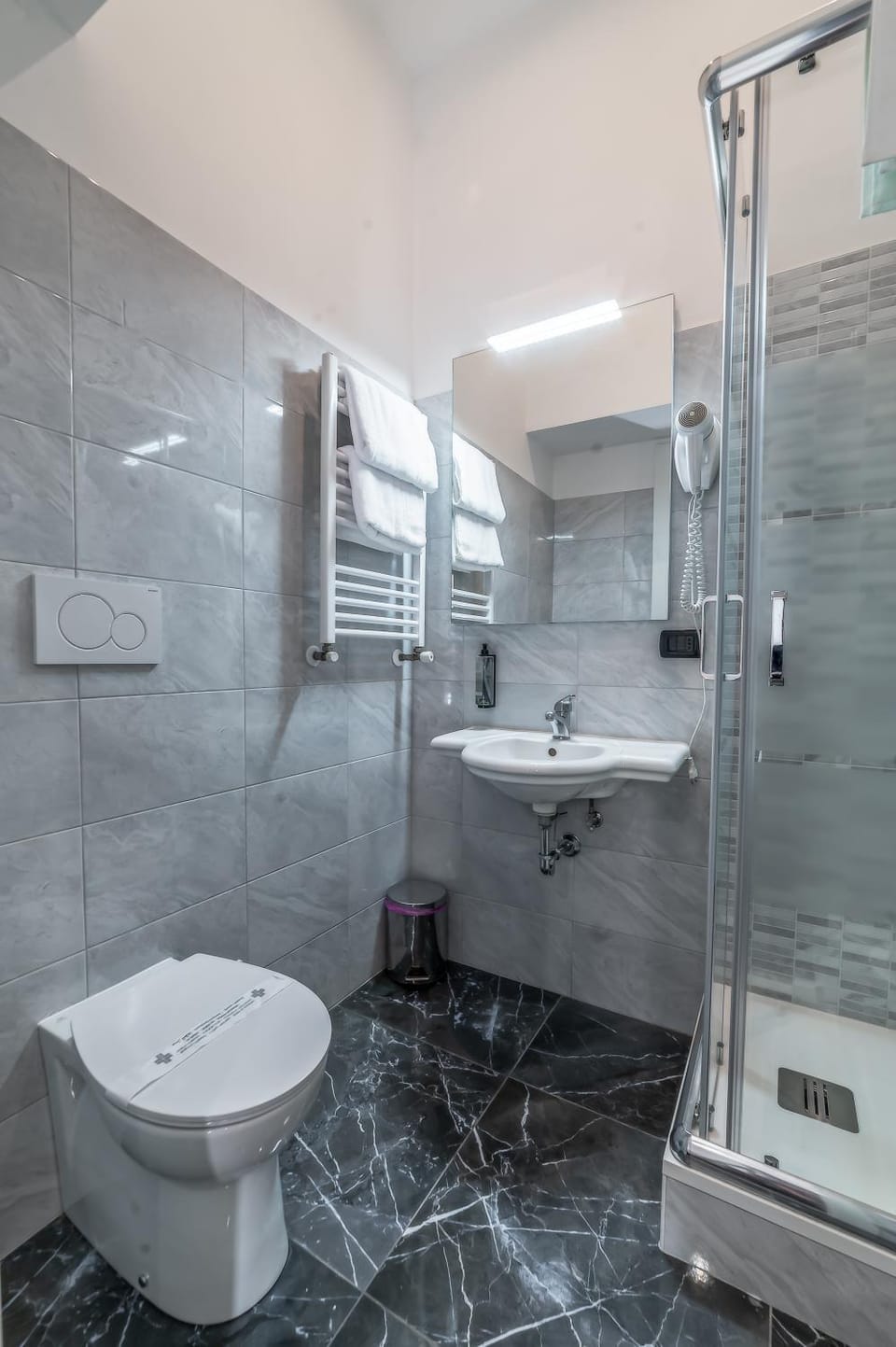 Shower, Toilet, Bathroom, towels