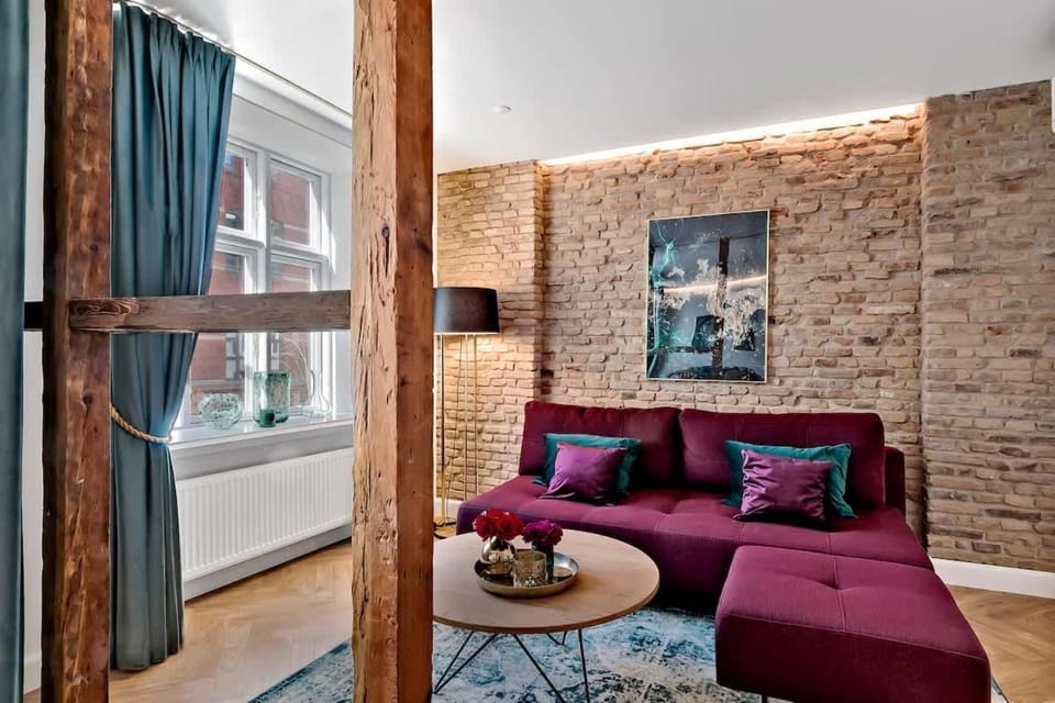 Stylish Central Apartment - Walk to Tivoli - Cafes Apartment in Frederiksberg