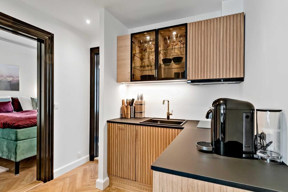 Stylish Central Apartment - Walk to Tivoli - Cafes Apartment in Frederiksberg