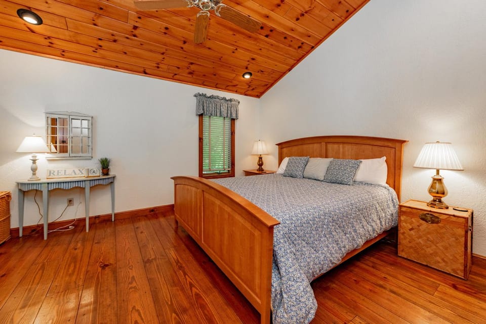 Fair Oaks On The Cove House in Deep Creek Lake