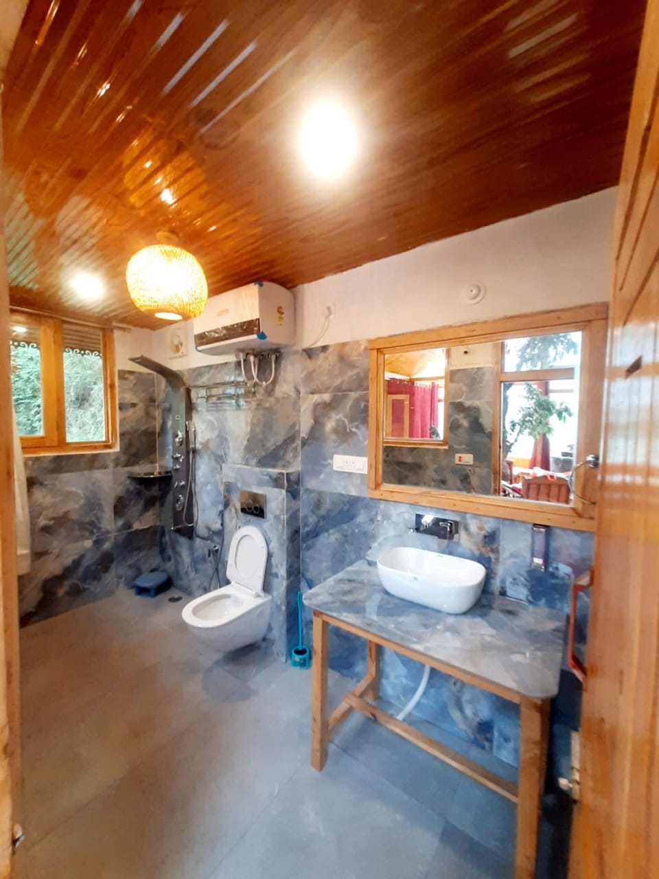 Jalori View Log House Jibhi Chalet in Himachal Pradesh