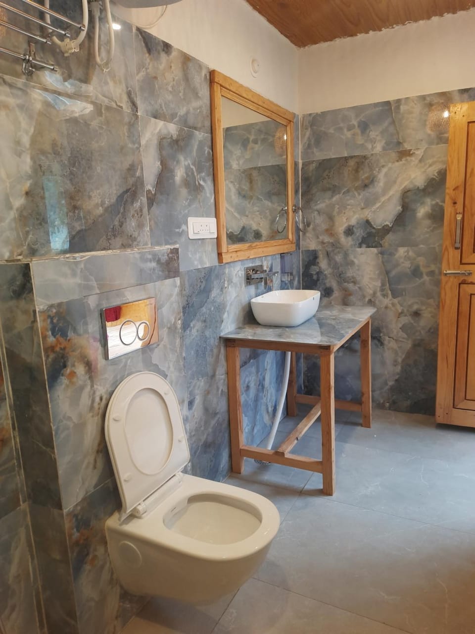 Jalori View Log House Jibhi Chalet in Himachal Pradesh