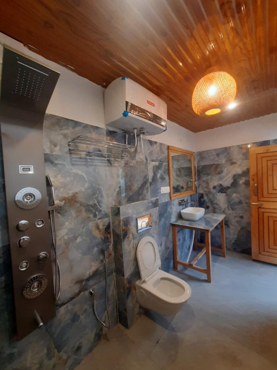 Jalori View Log House Jibhi Chalet in Himachal Pradesh
