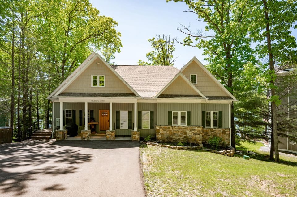 Falling Rock House in Deep Creek Lake