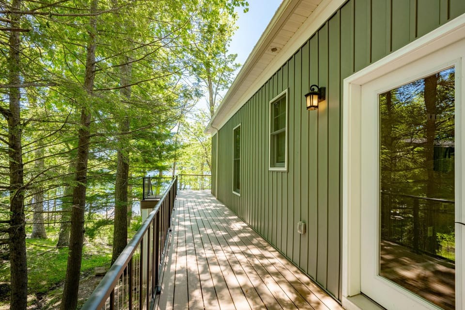 Falling Rock House in Deep Creek Lake
