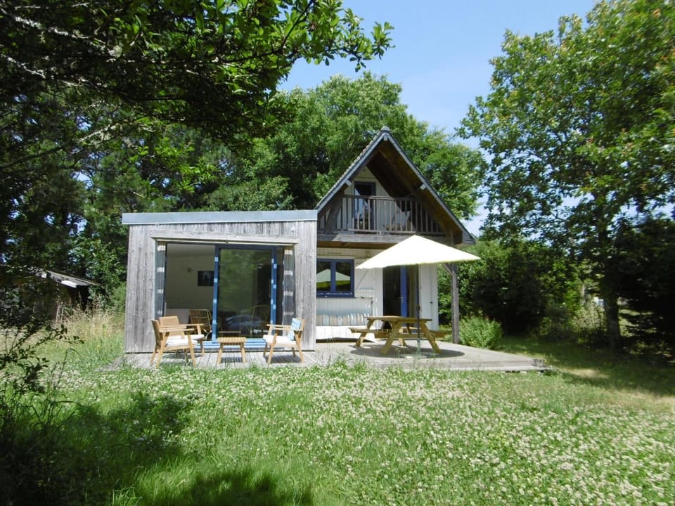 Property building, Patio, Natural landscape, Garden, Dining area, Garden view