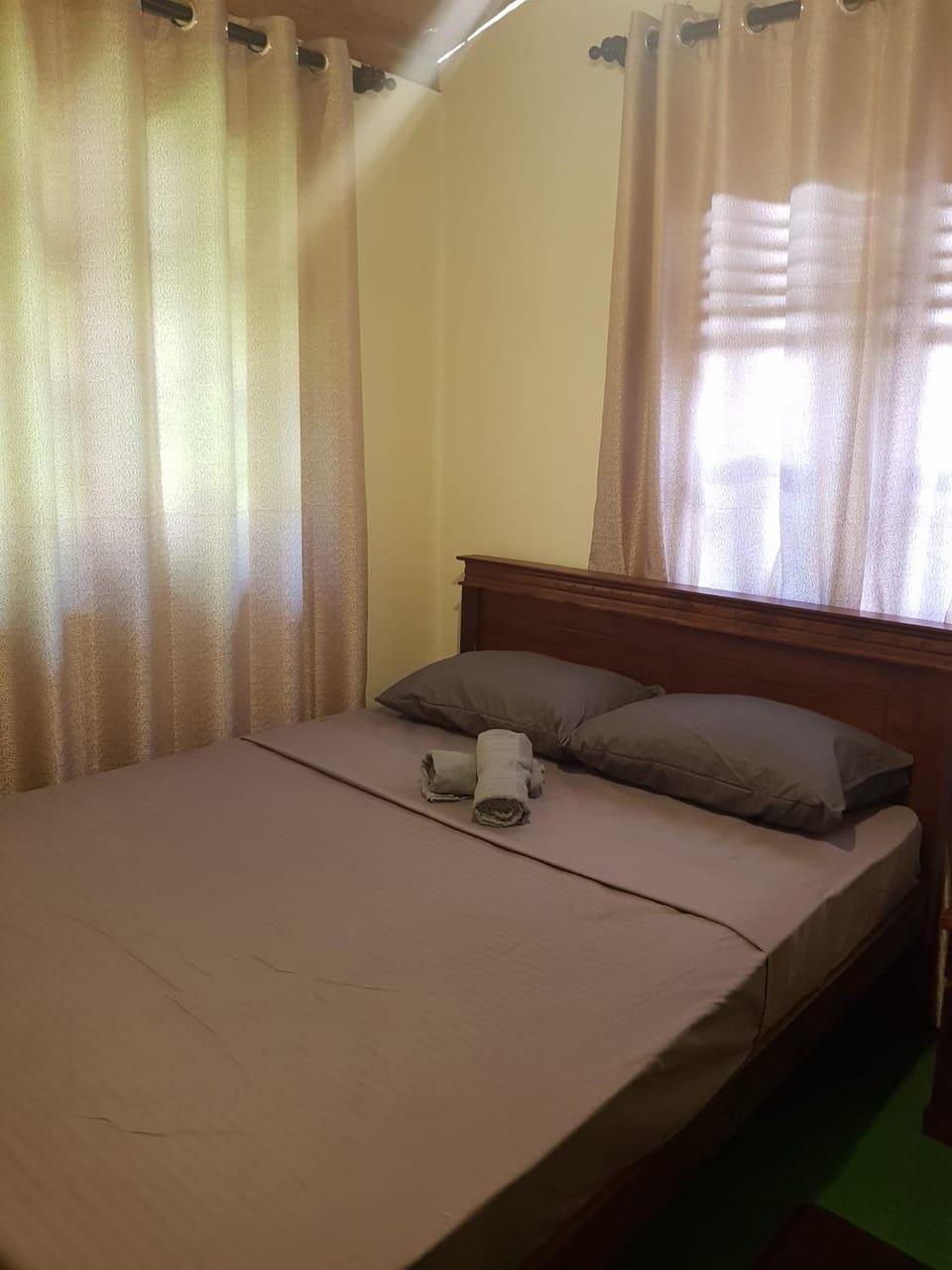 Bed, Bedroom, towels