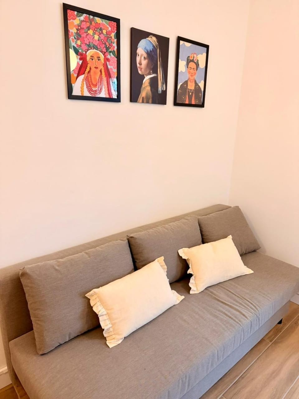 New two-room apartment, city center, sleeps 4, balcony Apartment in Grenoble
