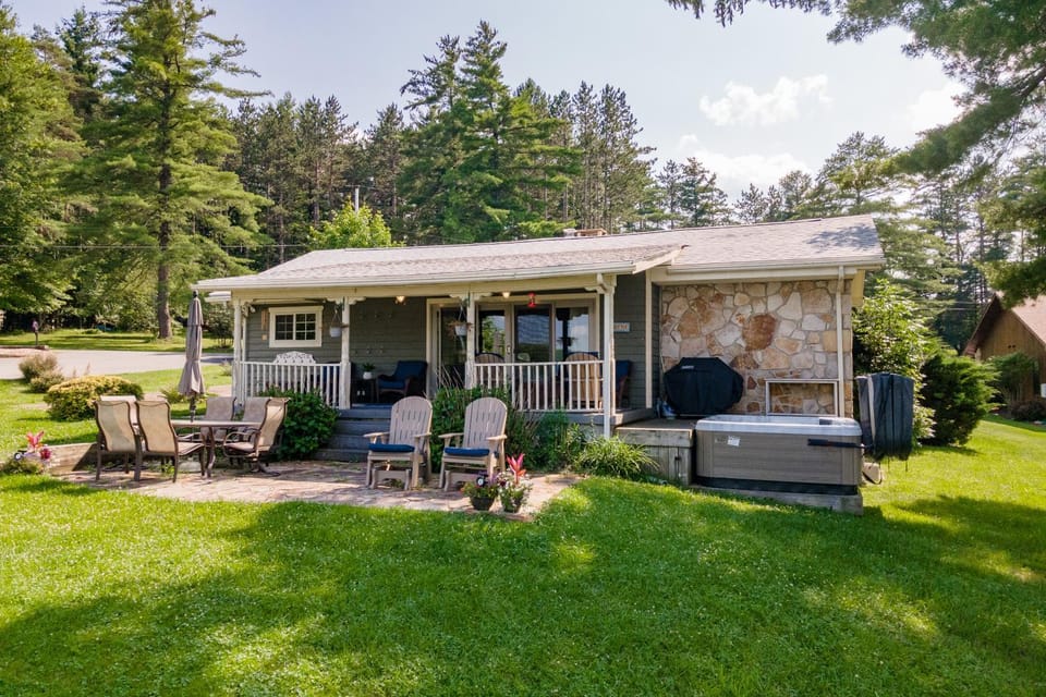 Firefly Cottage House in Deep Creek Lake