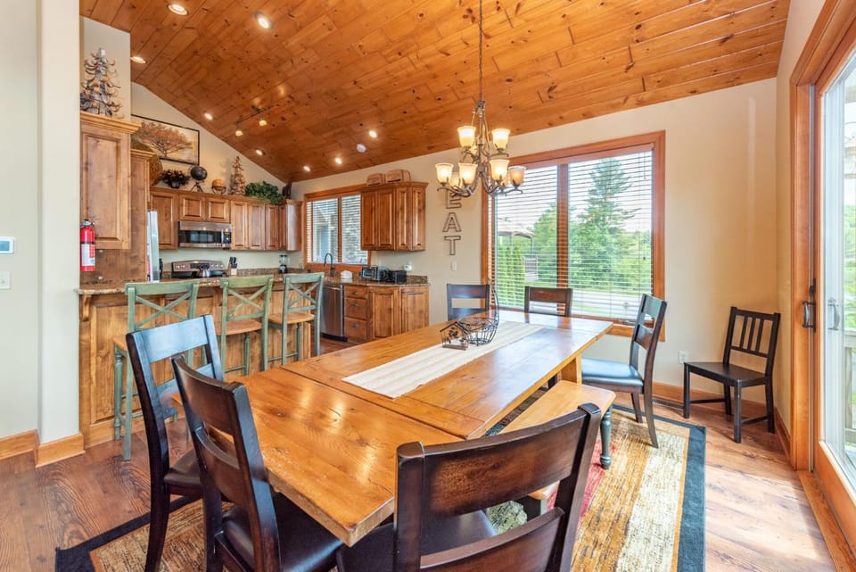 Firefly Cove by Railey Vacations House in McHenry
