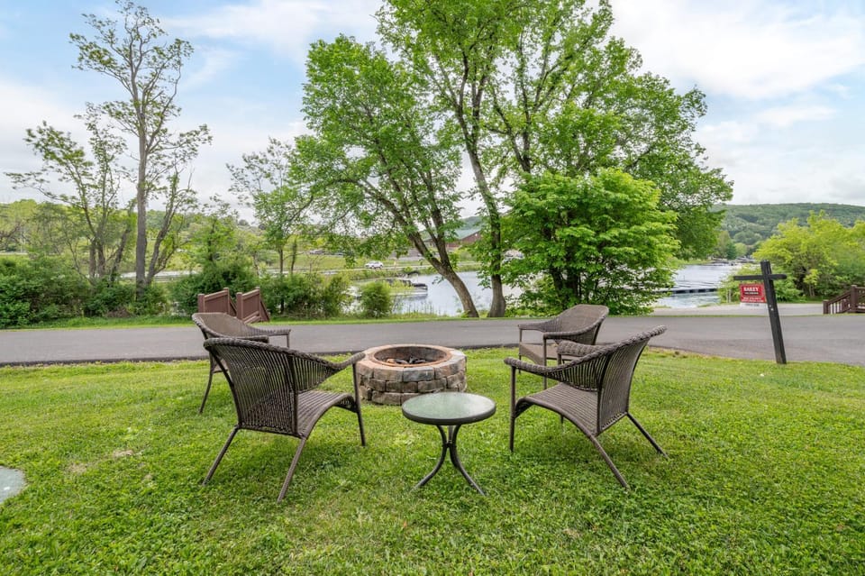 Firefly Cove House in McHenry